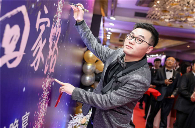 【高光“疫”事】勇敢逆行的特殊“网约车”——九游老哥90后，用信念打通生命运输线