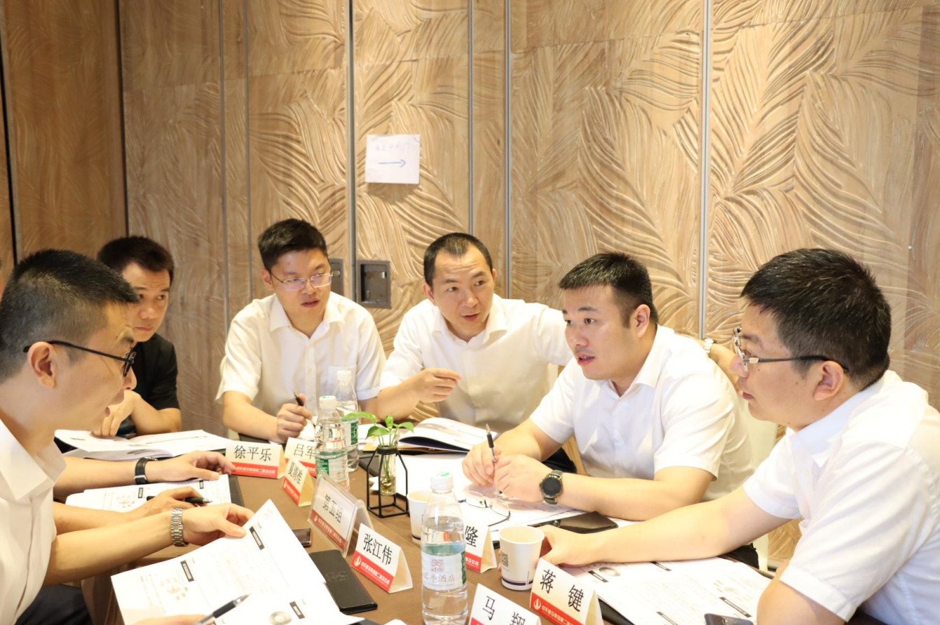 2021年6月25日-26日，九游老哥二建组织开展了2021年中高层主管执行力培训。本次培训特邀清华、北大、上海交大总裁班讲师，中国企业家协会特聘高级讲师许晋老师进行授课。