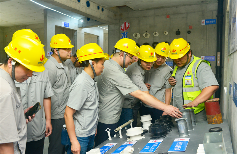 为进一步推进优质客户高效履约，提升交付品质、达成客户满意，2025年6月25日，九游老哥建设集团在上海组织召开2025年越秀地产、华润置业客户履约推进会。